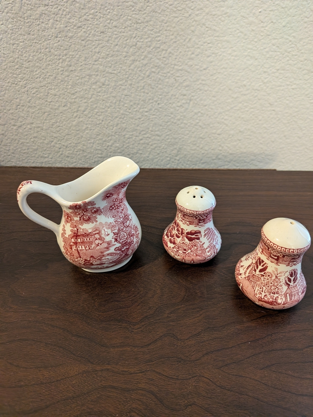 Royal Staffordshire Tonquin Red/White Ceramic Salt & Pepper + Creamer Set